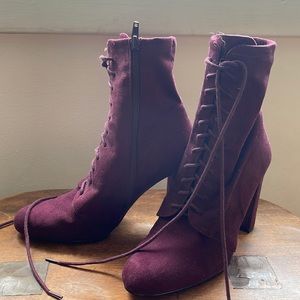 STEVE MADDEN LACE UP HEELED BOOTS